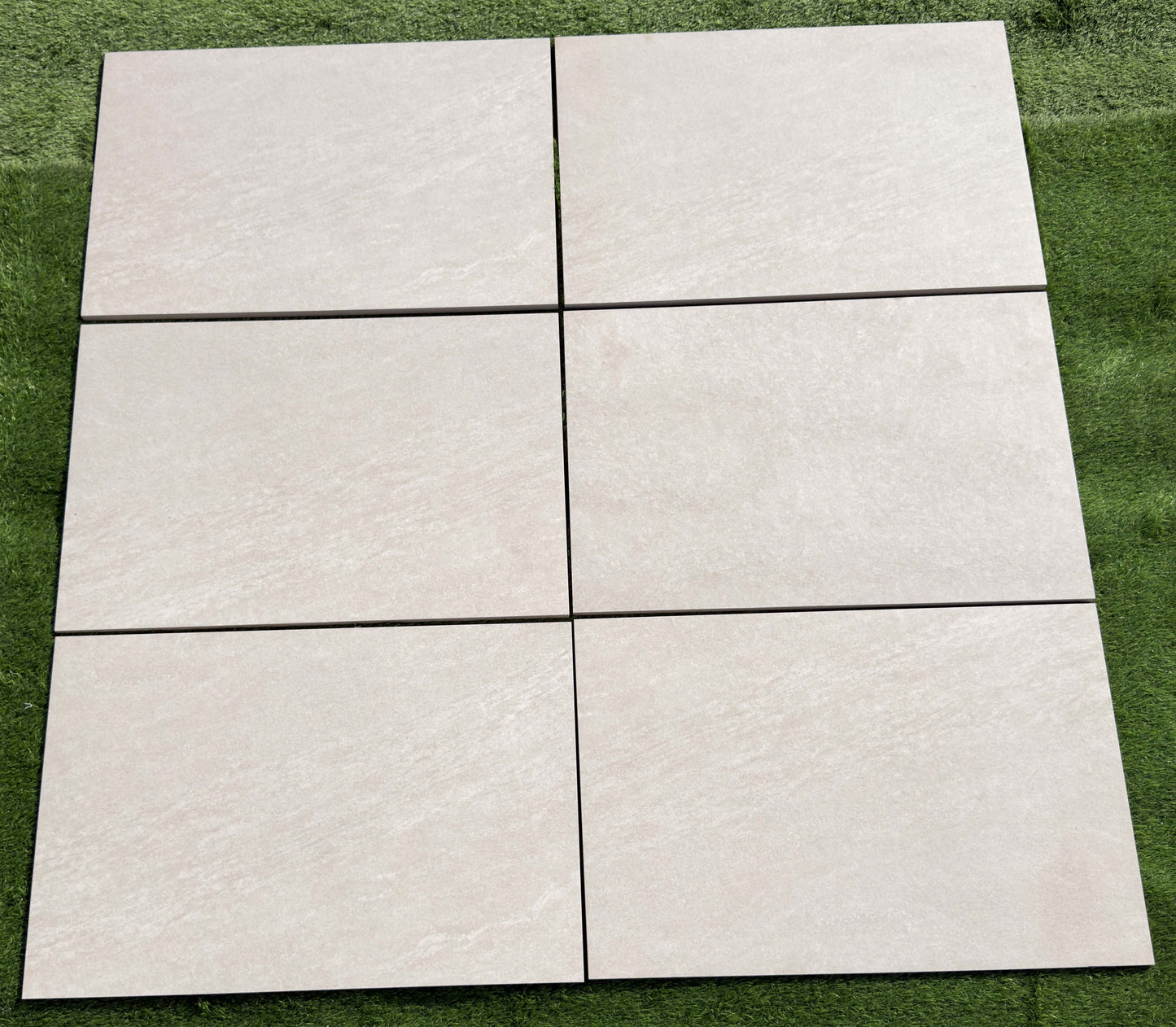 Everest Pearl porcelain paving slab texture detail