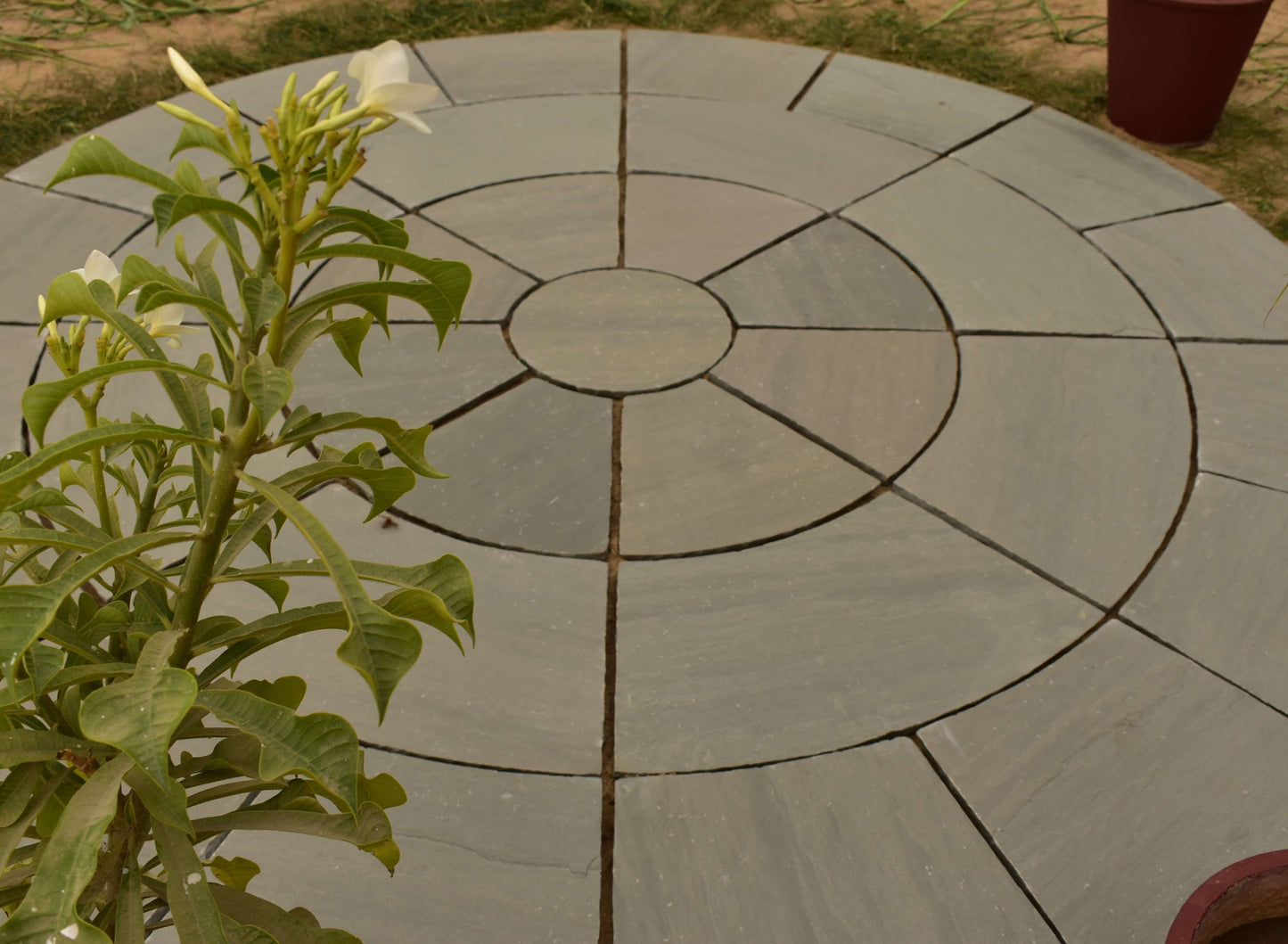 Kandla Grey circle paving kit, riven finish natural stone for landscaping.