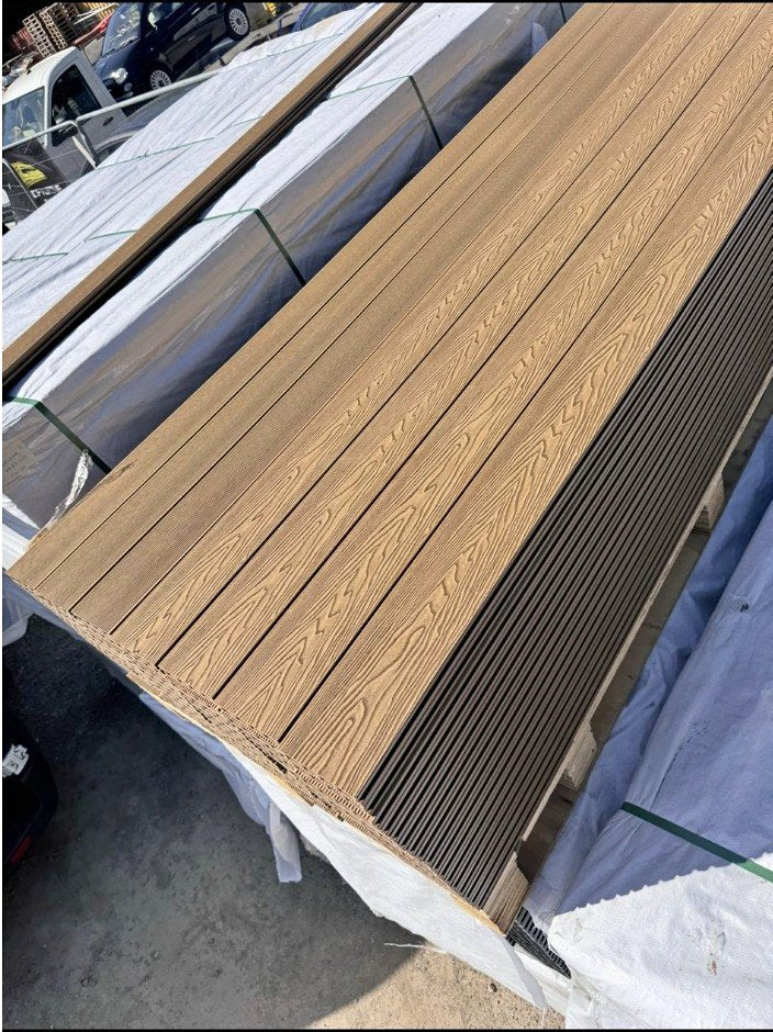 Composite fencing vs traditional timber fence panels