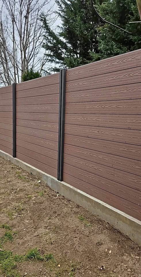 Do Composite Fencing Sets Fade in Sunlight? UV Stabilizer Tech Explained