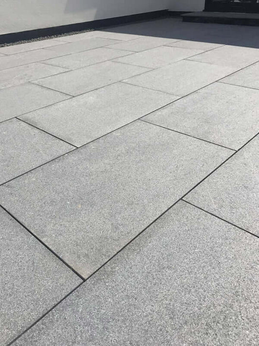 Modern UK garden design trends using European-style porcelain