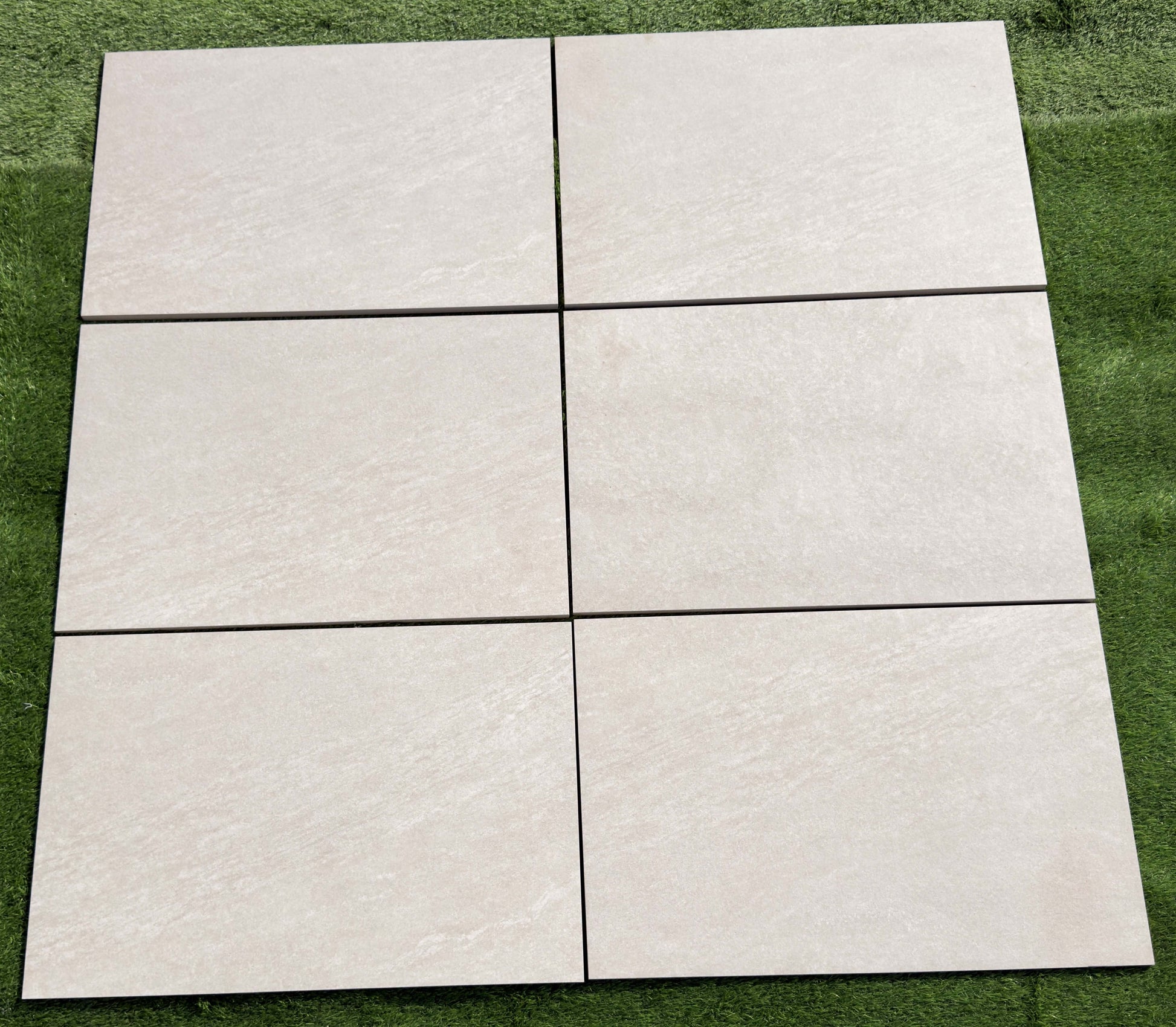 Everest Pearl porcelain paving slab texture detail