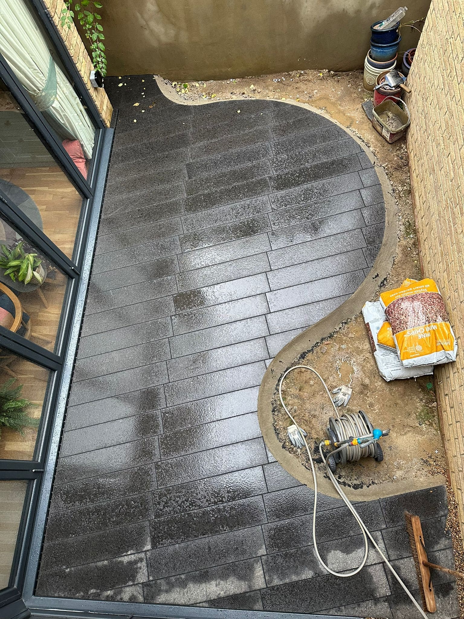 Laying iamge of Black Granite Planks 900x200 in the UK